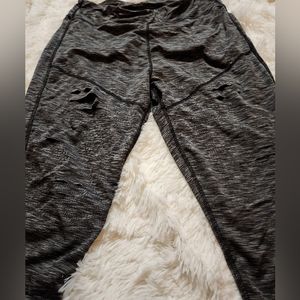 Daisy Fuentes Capri workout pants